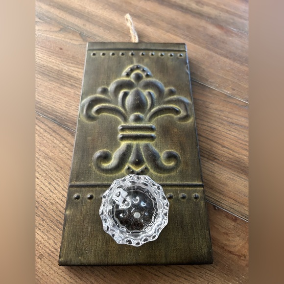 Wall decor fleur de lis with doorknob - Picture 1 of 5